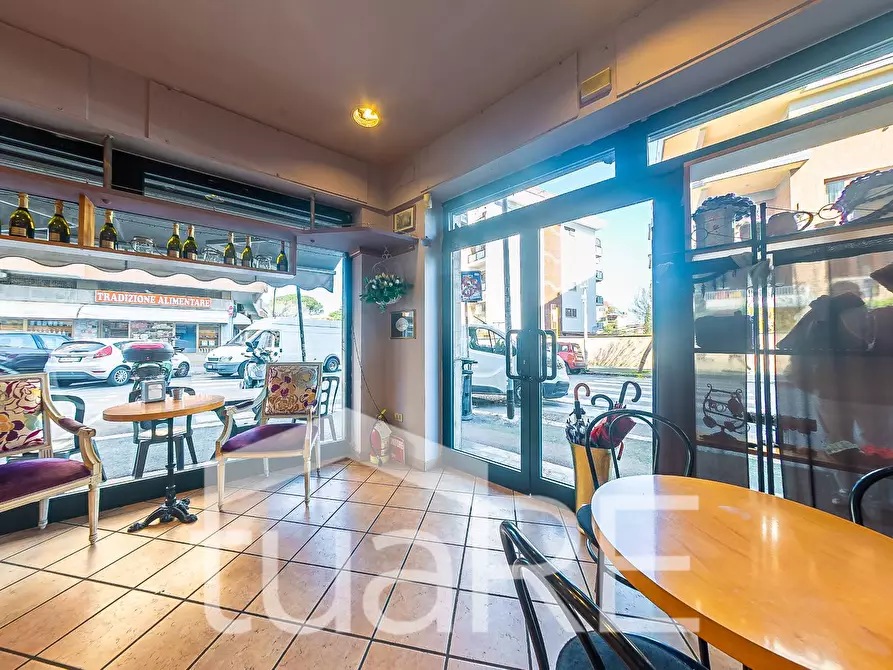 Immagine 20 di Negozio in vendita  in Via Santa Bernadette a Roma