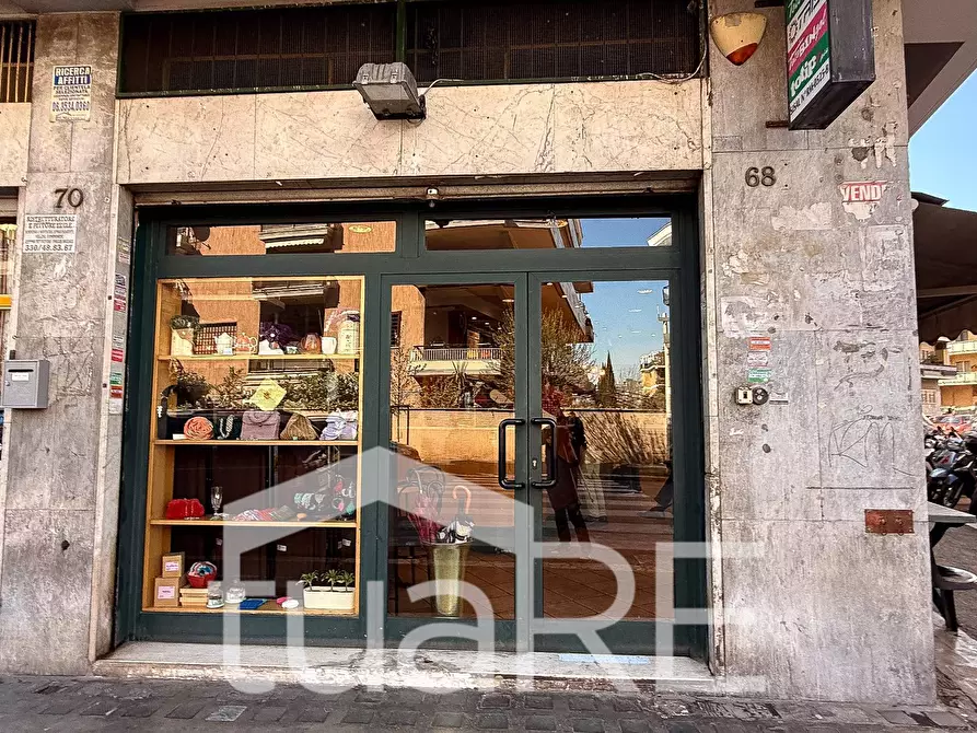 Immagine 23 di Negozio in vendita  in Via Santa Bernadette a Roma