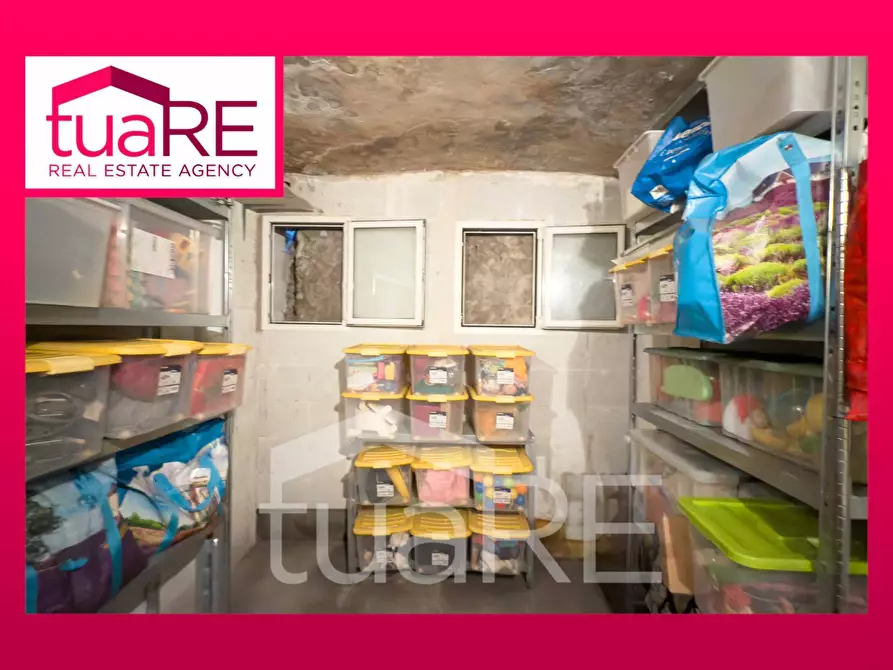 Immagine 1 di Magazzino in vendita  in Via Di San Francesco A Ripa a Roma