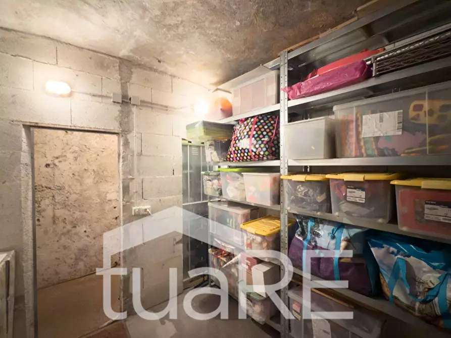 Immagine 2 di Magazzino in vendita  in Via Di San Francesco A Ripa a Roma