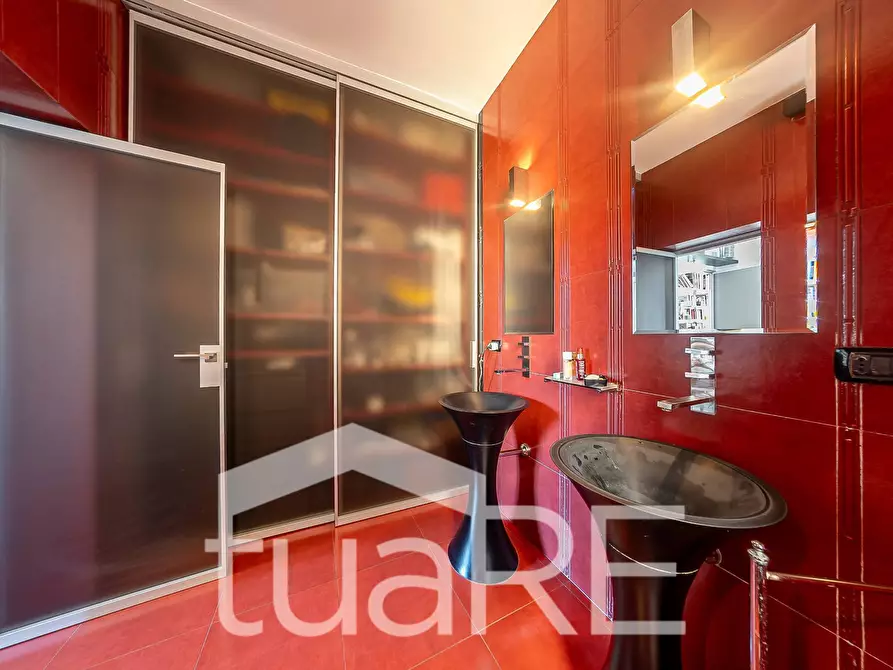 Immagine 17 di Appartamento in vendita  in Via Bergamo a Roma