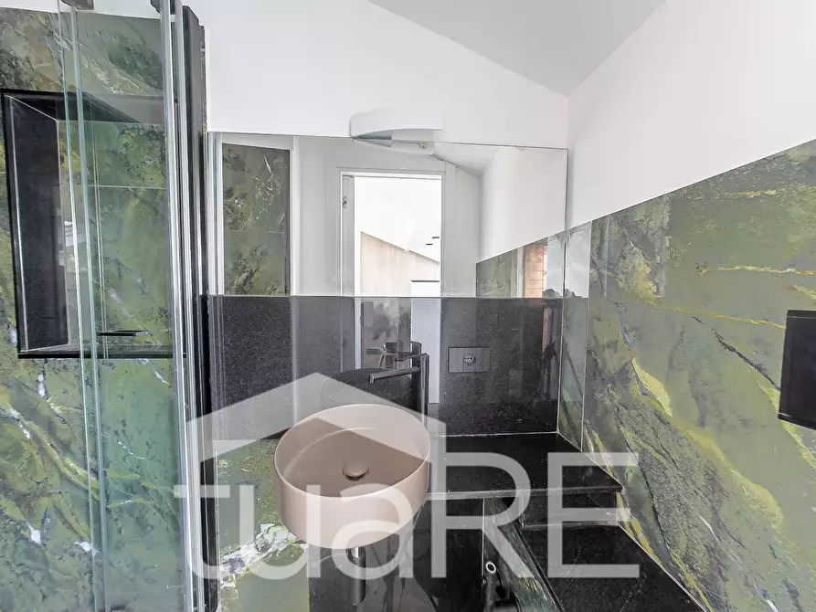 Immagine 22 di Appartamento in vendita  in Via Bergamo a Roma