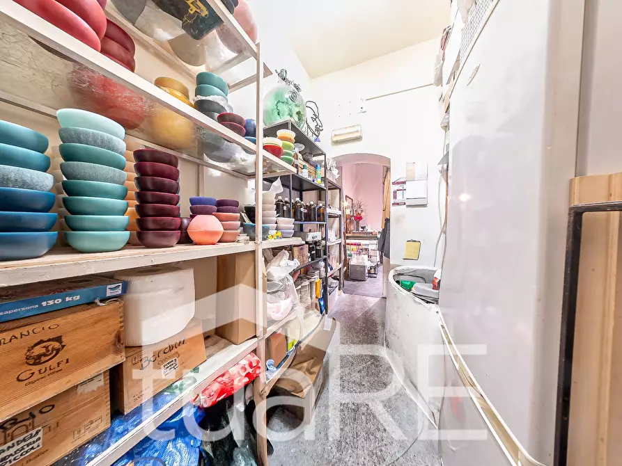 Immagine 6 di Negozio in vendita  in Via Dei Serpenti a Roma