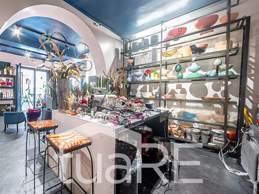 Immagine 16 di Negozio in vendita  in Via Dei Serpenti a Roma