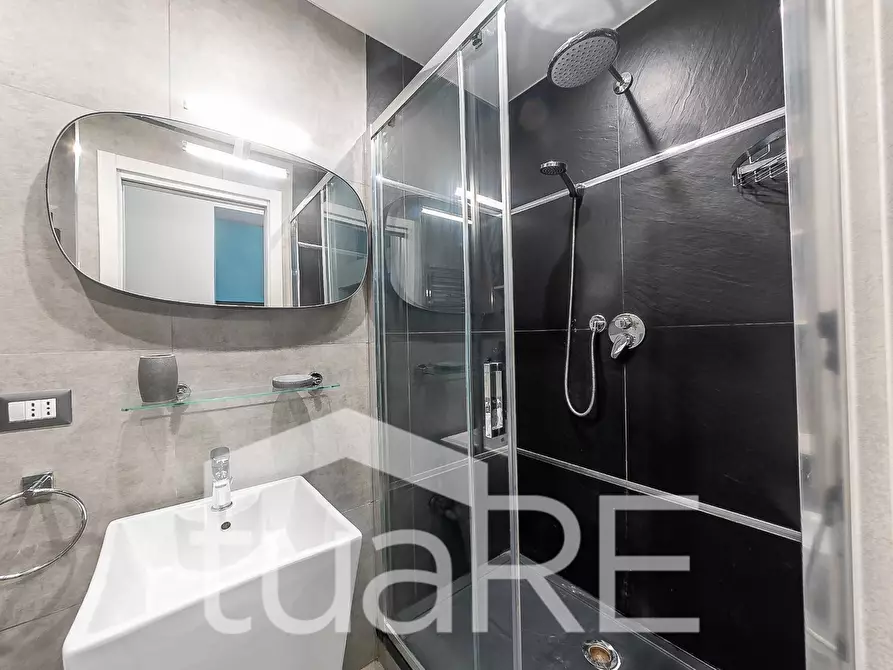 Immagine 13 di Appartamento in vendita  in Via Cunfida a Roma