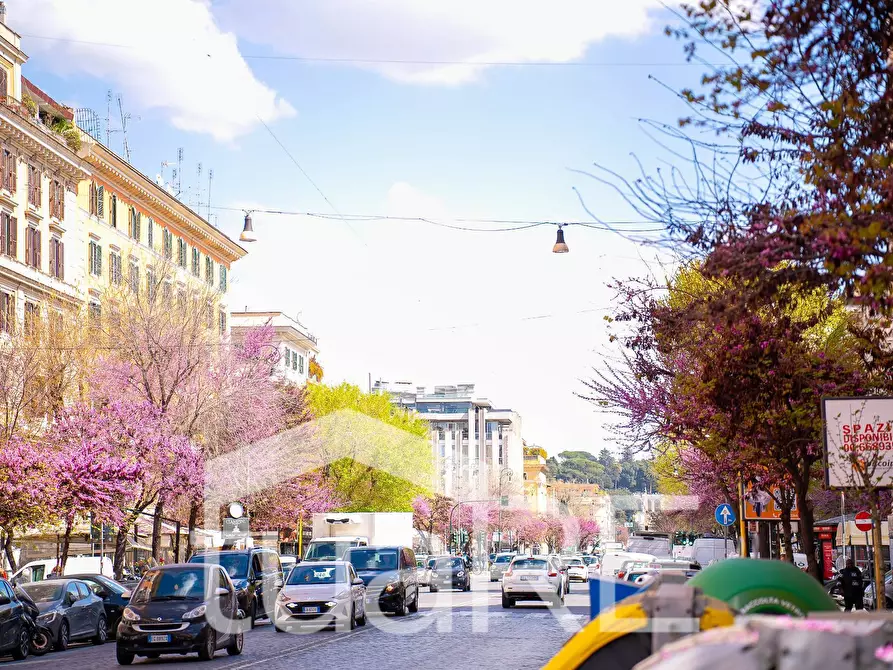 Immagine 2 di Appartamento in vendita  in Via Orazio a Roma
