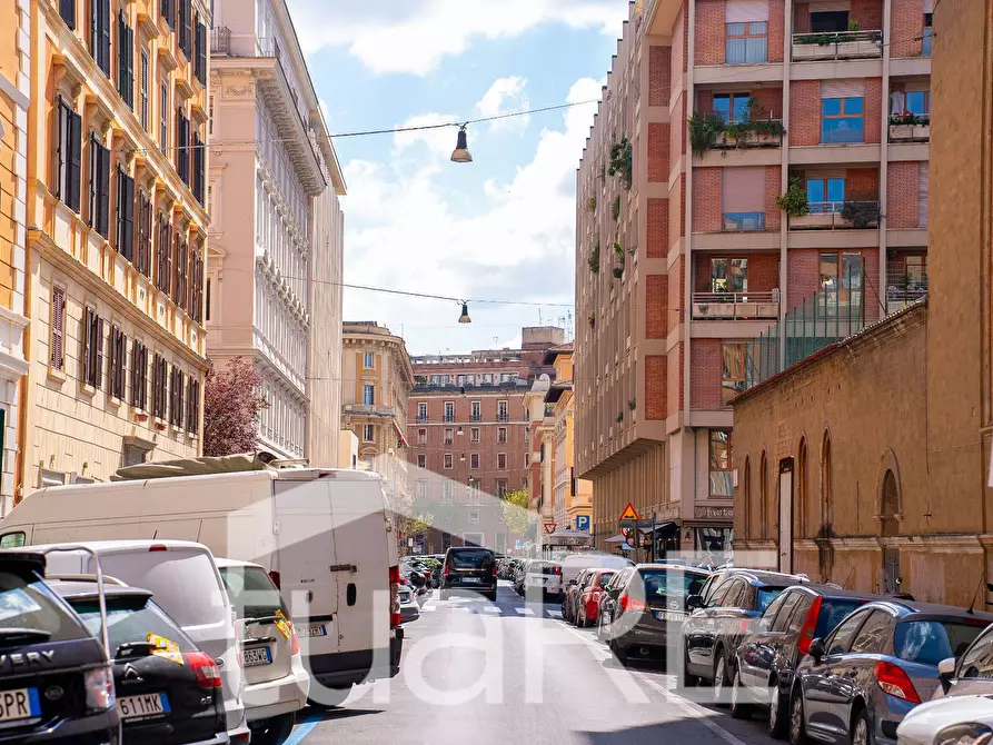 Immagine 5 di Appartamento in vendita  in Via Orazio a Roma