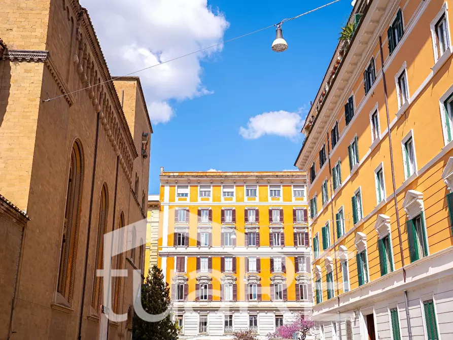 Immagine 8 di Appartamento in vendita  in Via Orazio a Roma