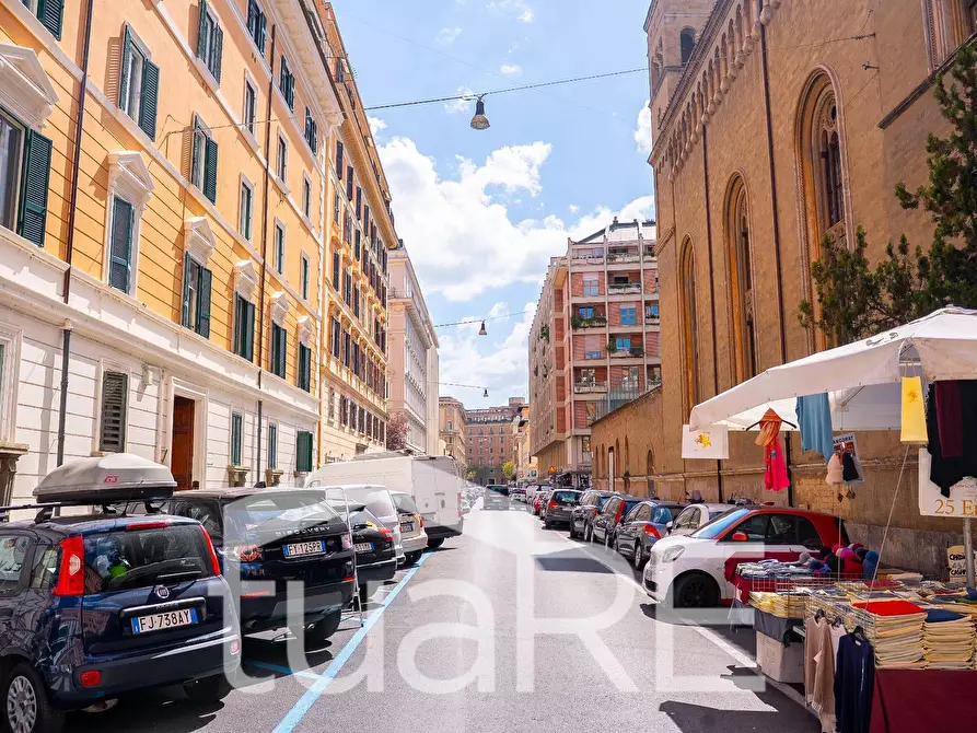 Immagine 15 di Appartamento in vendita  in Via Orazio a Roma
