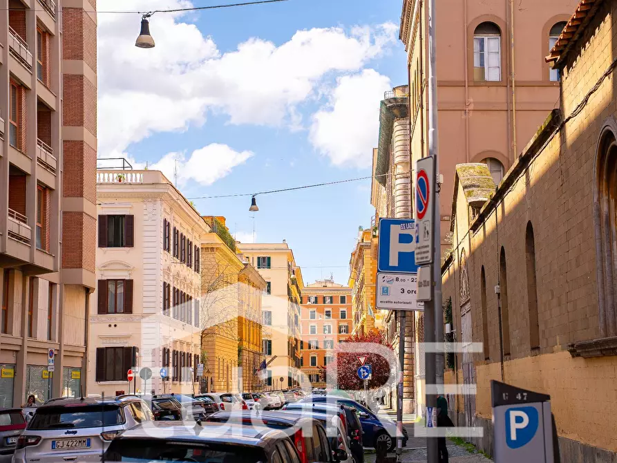 Immagine 16 di Appartamento in vendita  in Via Orazio a Roma
