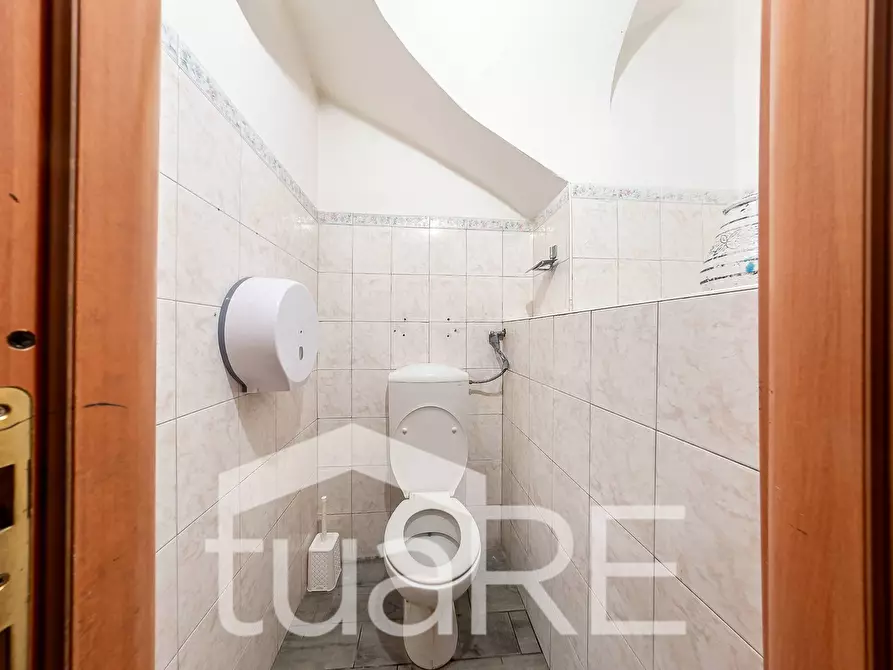 Immagine 16 di Negozio in vendita  in Via Venti Settembre a Roma