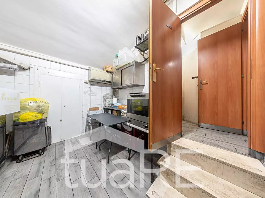 Immagine 18 di Negozio in vendita  in Via Venti Settembre a Roma