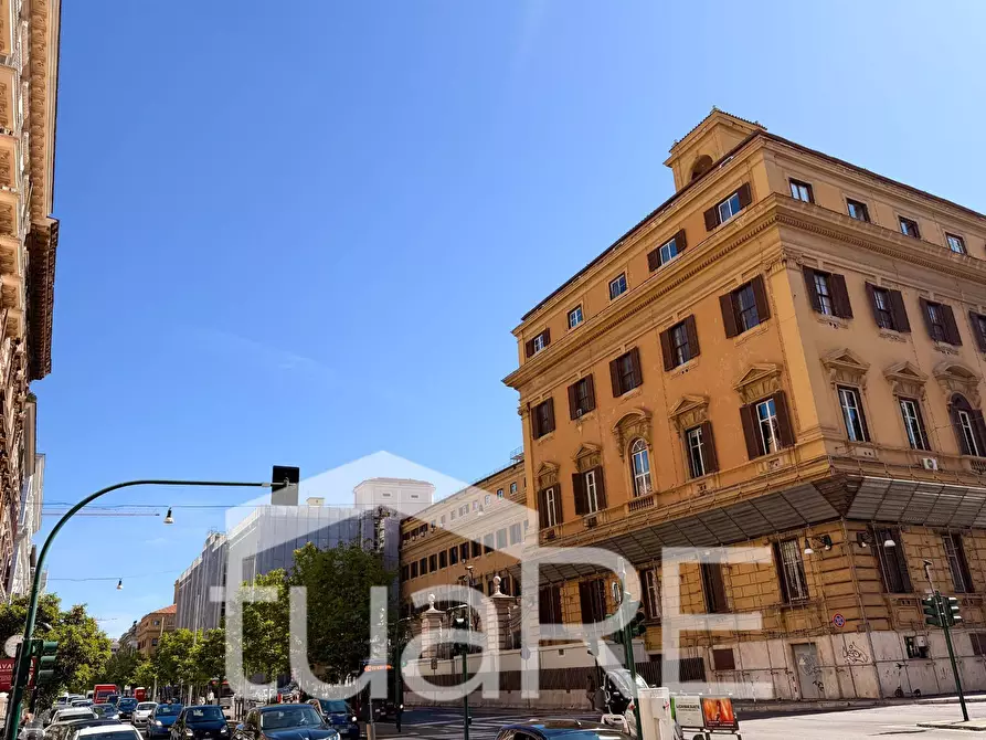 Immagine 21 di Negozio in vendita  in Via Venti Settembre a Roma