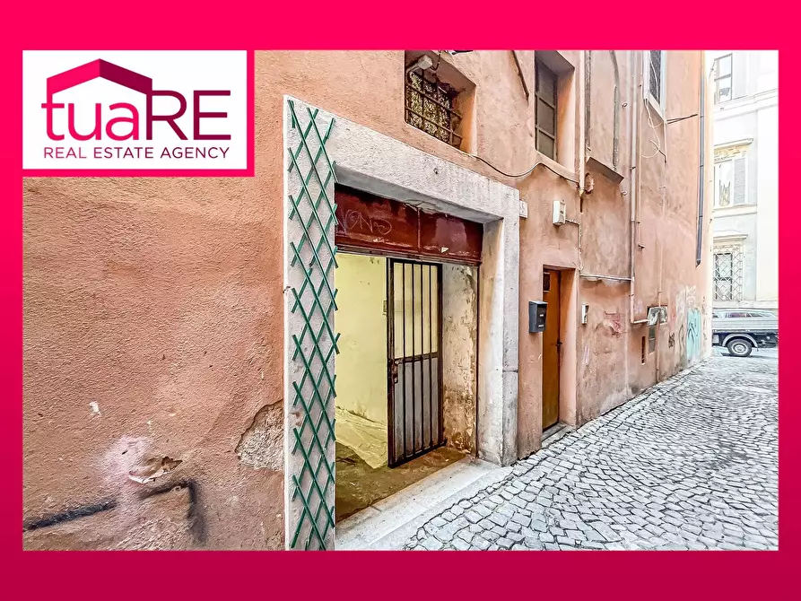 Immagine 1 di Magazzino in vendita  in Via Di Santa Maria Dell'Anima a Roma