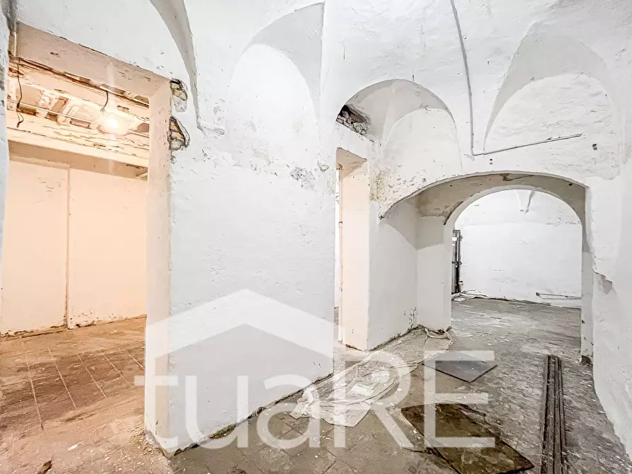 Immagine 3 di Magazzino in vendita  in Via Di Santa Maria Dell'Anima a Roma