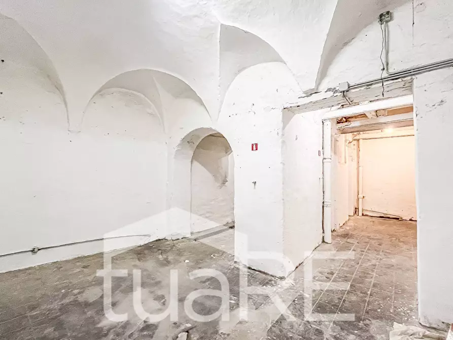 Immagine 6 di Magazzino in vendita  in Via Di Santa Maria Dell'Anima a Roma