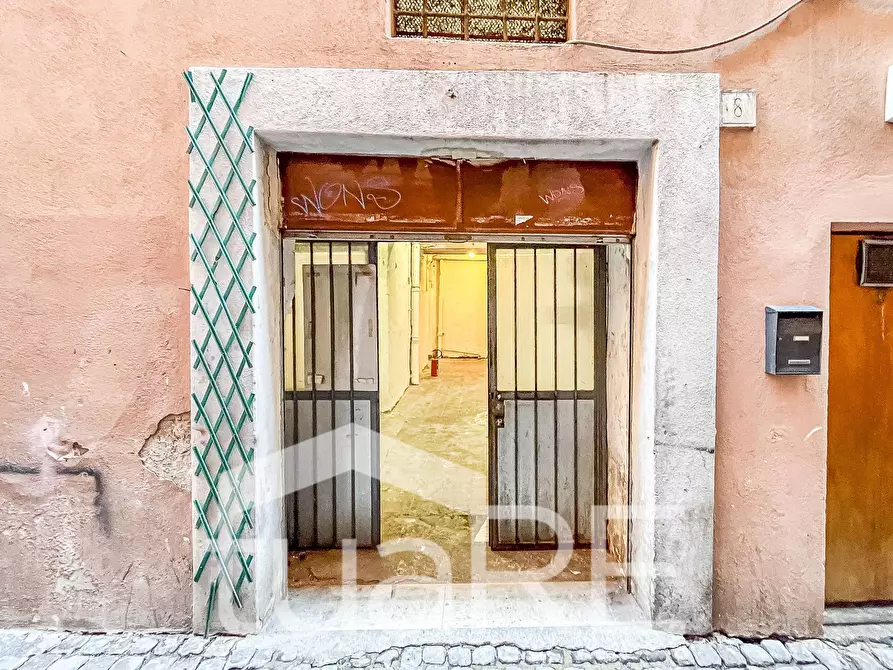 Immagine 9 di Magazzino in vendita  in Via Di Santa Maria Dell'Anima a Roma