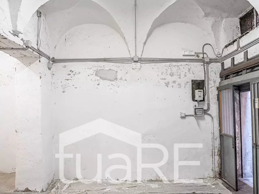 Immagine 12 di Magazzino in vendita  in Via Di Santa Maria Dell'Anima a Roma