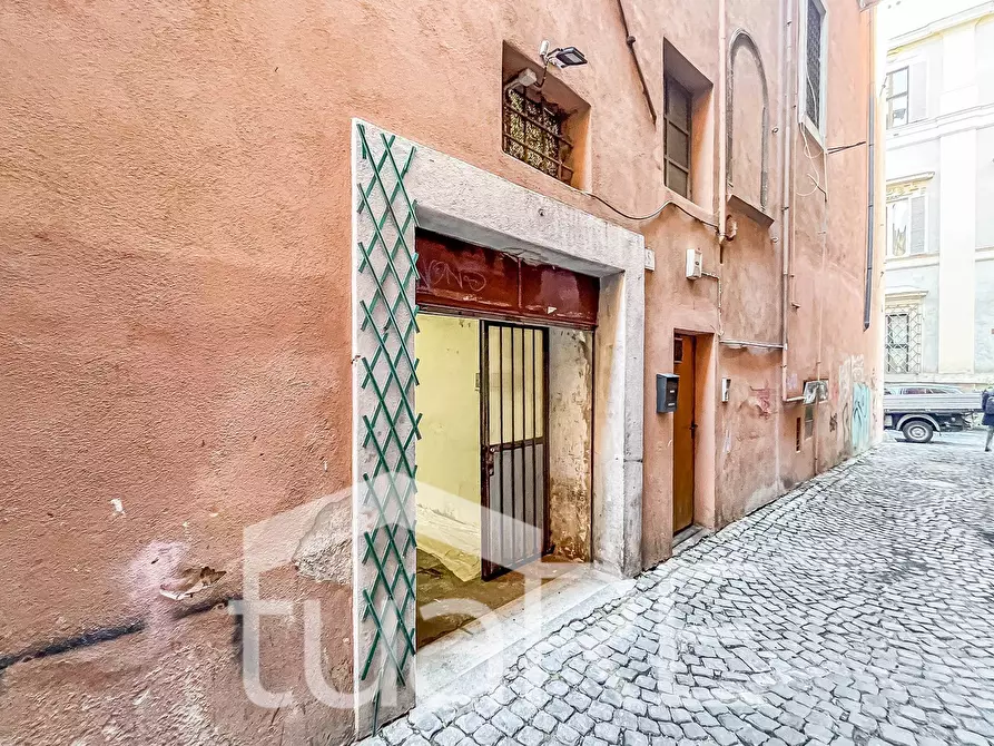 Immagine 22 di Magazzino in vendita  in Via Di Santa Maria Dell'Anima a Roma