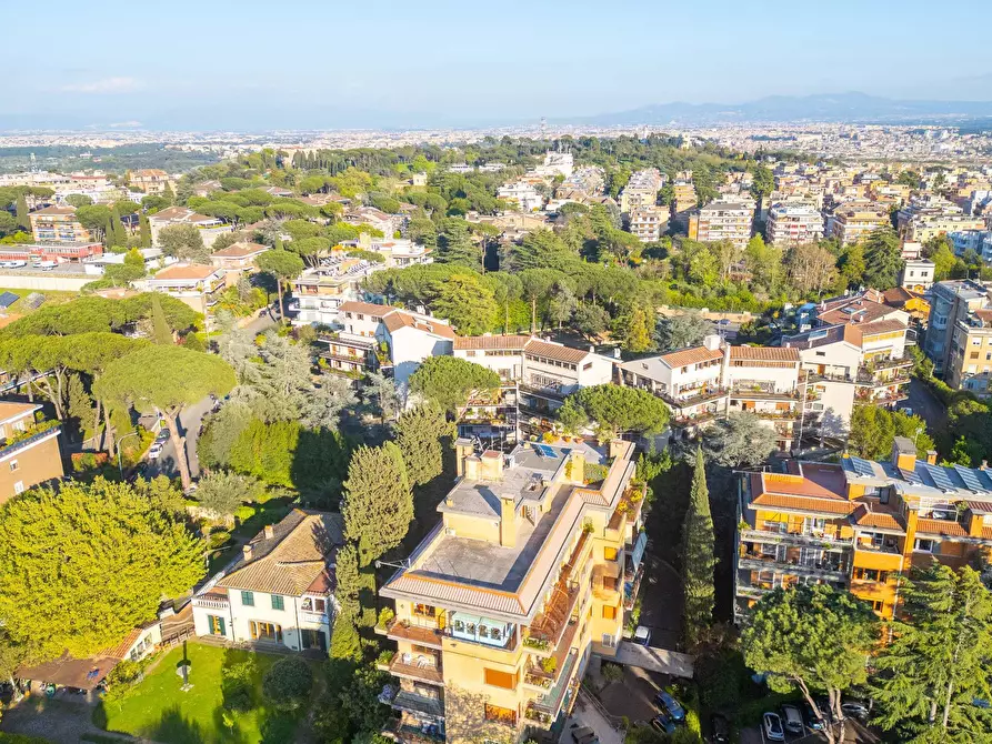 Immagine 7 di Villa in vendita  in Via Massimi a Roma