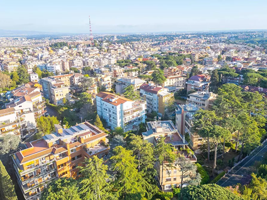 Immagine 8 di Villa in vendita  in Via Massimi a Roma