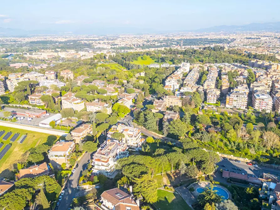 Immagine 21 di Villa in vendita  in Via Massimi a Roma