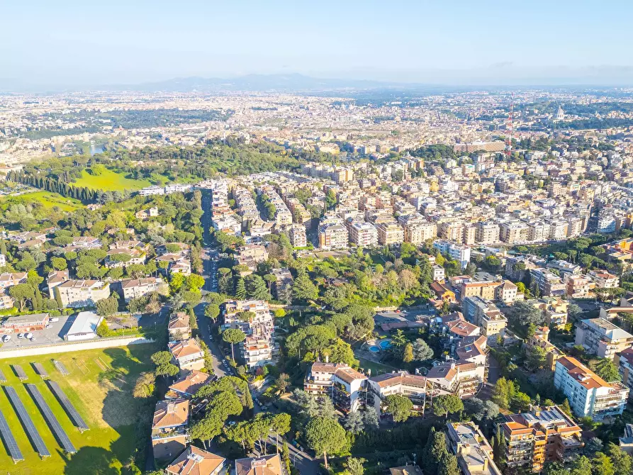 Immagine 26 di Villa in vendita  in Via Massimi a Roma