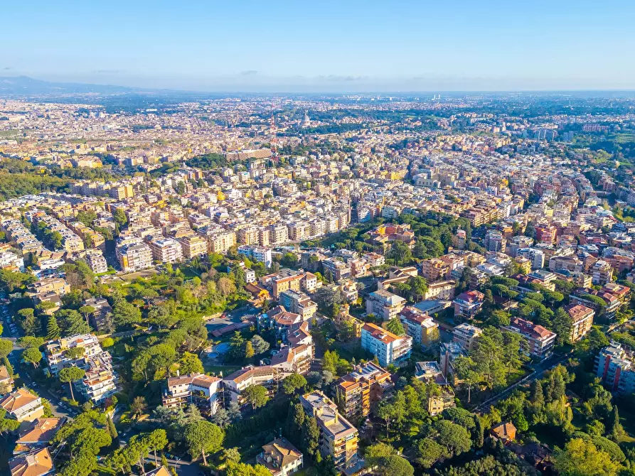 Immagine 28 di Villa in vendita  in Via Massimi a Roma