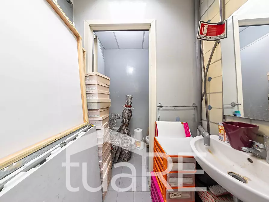 Immagine 38 di Negozio in vendita  in Via Mario Rigamonti a Roma