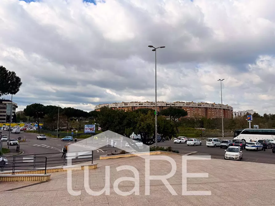 Immagine 48 di Negozio in vendita  in Via Mario Rigamonti a Roma