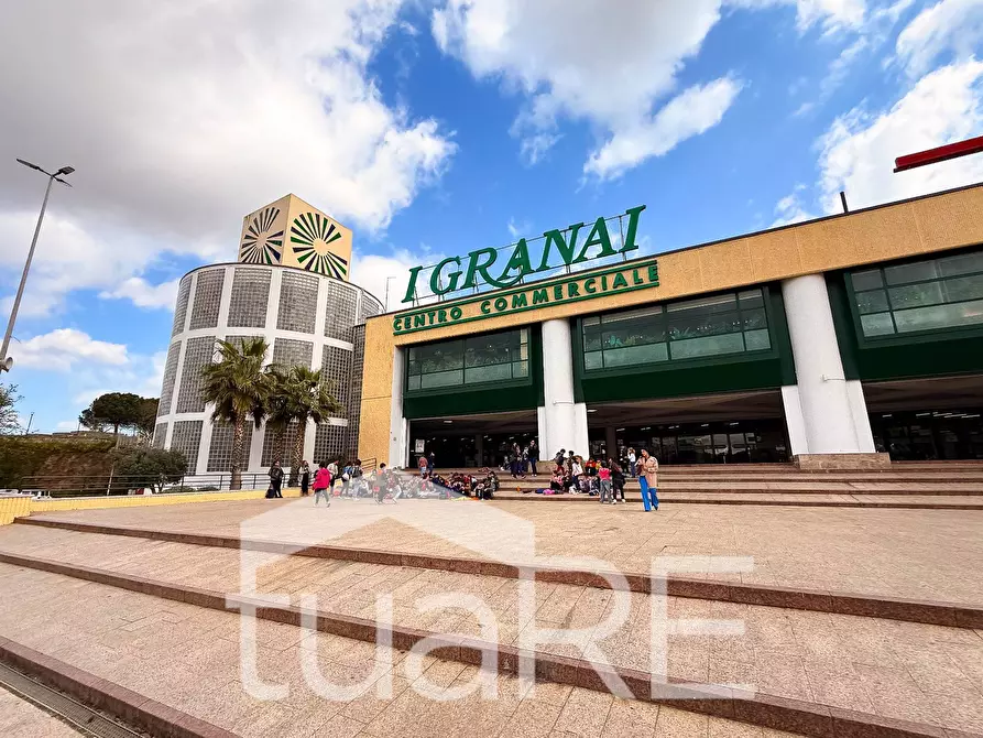 Immagine 50 di Negozio in vendita  in Via Mario Rigamonti a Roma