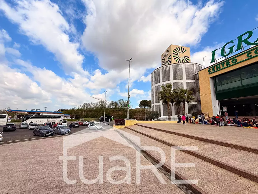 Immagine 51 di Negozio in vendita  in Via Mario Rigamonti a Roma