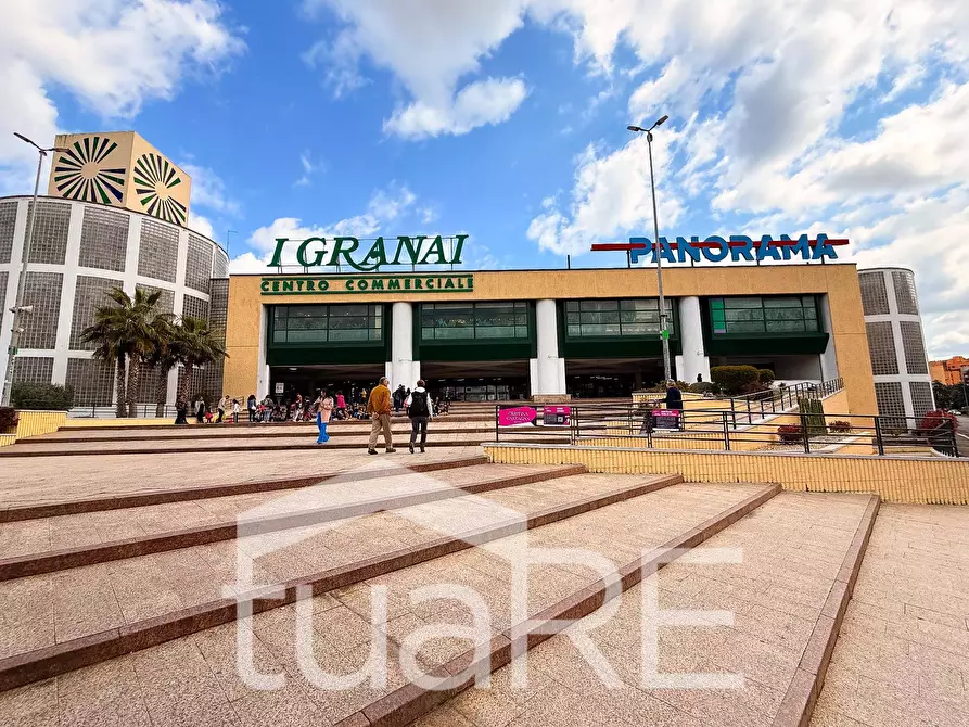 Immagine 52 di Negozio in vendita  in Via Mario Rigamonti a Roma