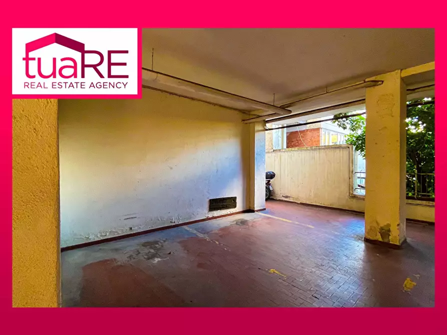 Immagine 1 di Box auto in vendita  in Via Carlo Somigliana a Roma