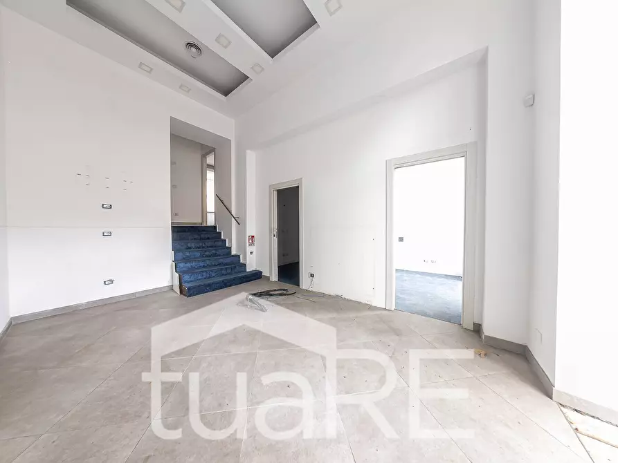 Immagine 5 di Negozio in vendita  in Viale Giulio Cesare a Roma