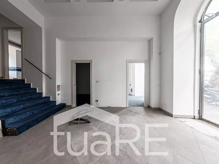 Immagine 6 di Negozio in vendita  in Viale Giulio Cesare a Roma