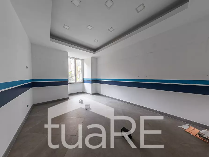 Immagine 9 di Negozio in vendita  in Viale Giulio Cesare a Roma