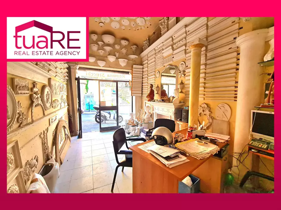 Immagine 1 di Negozio in vendita  in Via Aurelia a Roma