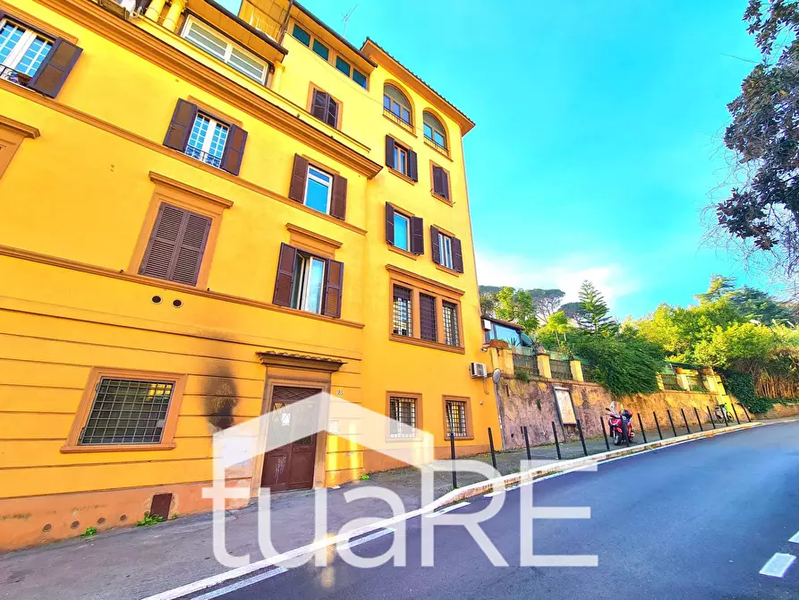 Immagine 5 di Negozio in vendita  in Via Aurelia a Roma