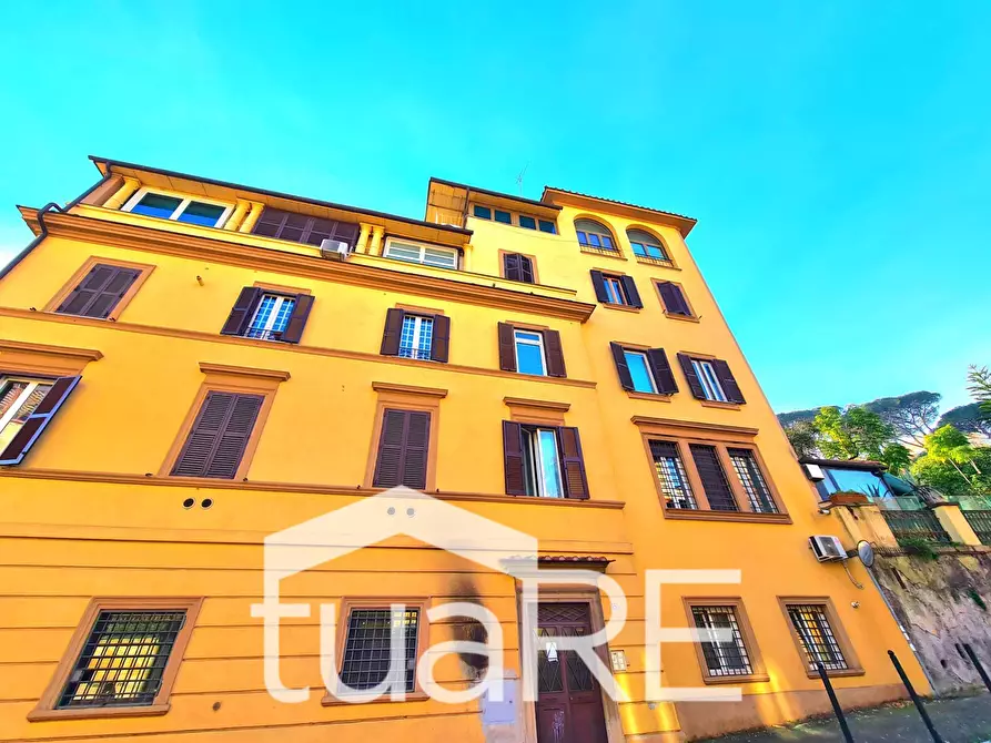 Immagine 6 di Negozio in vendita  in Via Aurelia a Roma