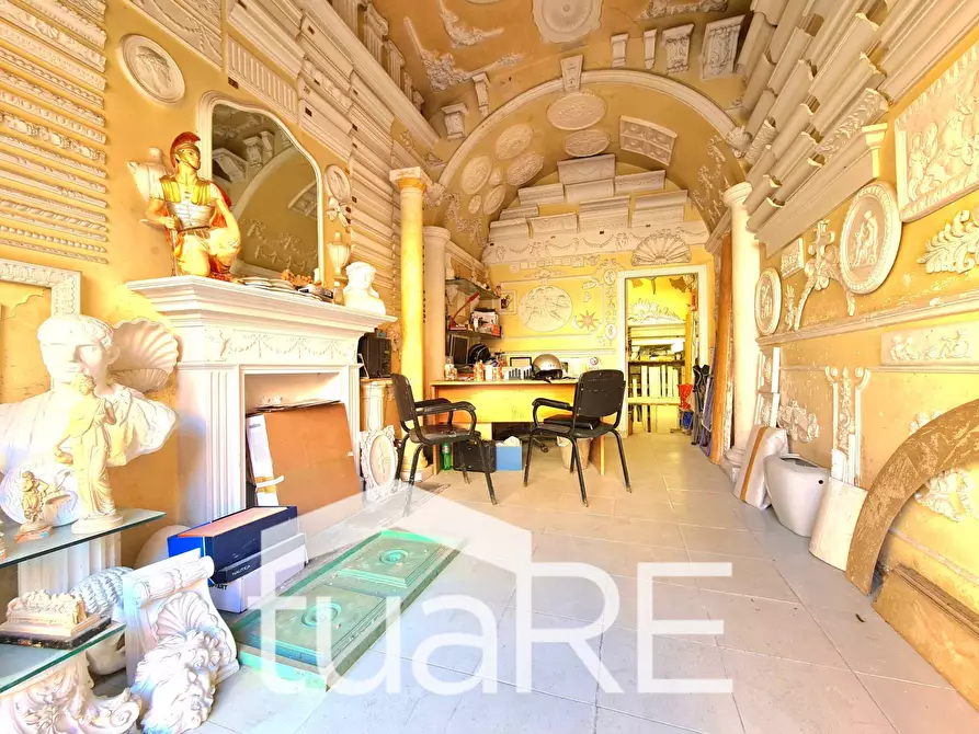 Immagine 8 di Negozio in vendita  in Via Aurelia a Roma