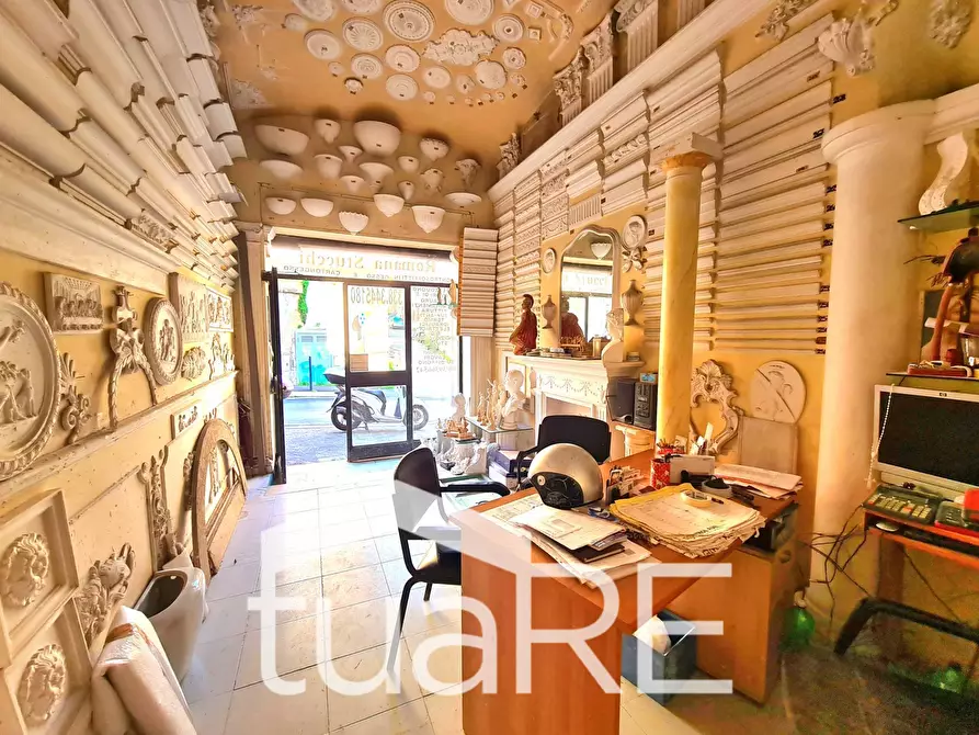 Immagine 10 di Negozio in vendita  in Via Aurelia a Roma