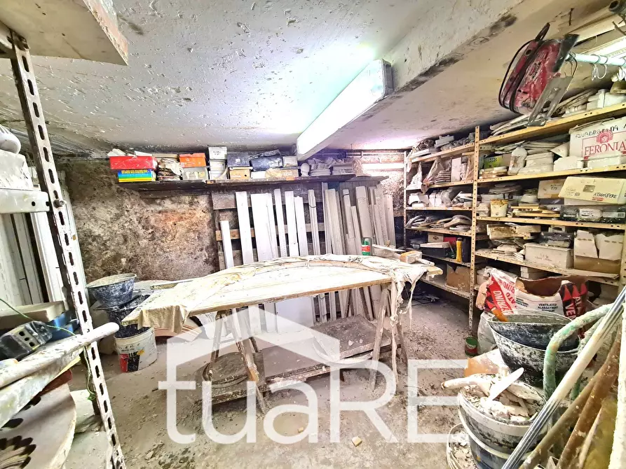 Immagine 12 di Negozio in vendita  in Via Aurelia a Roma