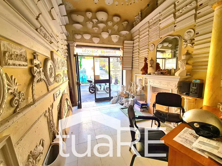 Immagine 14 di Negozio in vendita  in Via Aurelia a Roma