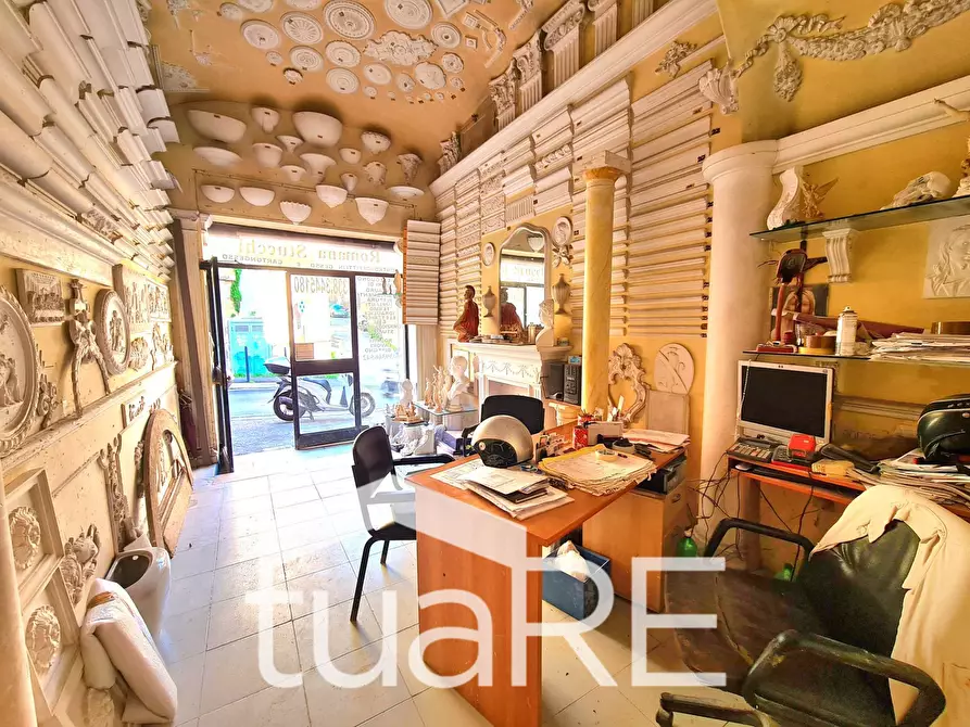 Immagine 17 di Negozio in vendita  in Via Aurelia a Roma