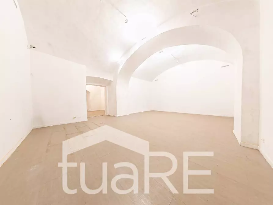 Immagine 2 di Negozio in vendita  in Via Della Vetrina a Roma