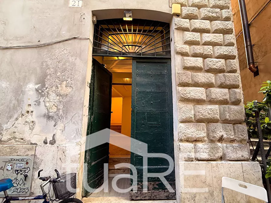 Immagine 4 di Negozio in vendita  in Via Della Vetrina a Roma