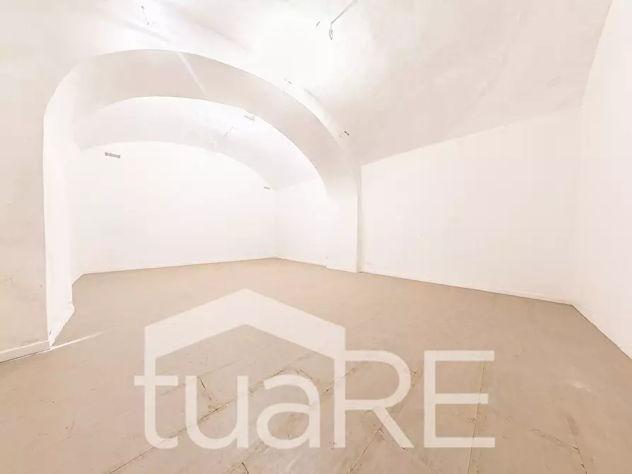 Immagine 6 di Negozio in vendita  in Via Della Vetrina a Roma