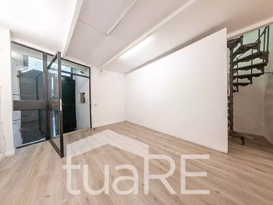 Immagine 9 di Negozio in vendita  in Via Della Vetrina a Roma