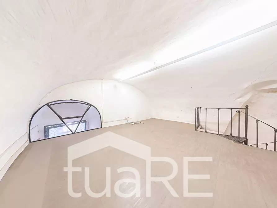 Immagine 10 di Negozio in vendita  in Via Della Vetrina a Roma